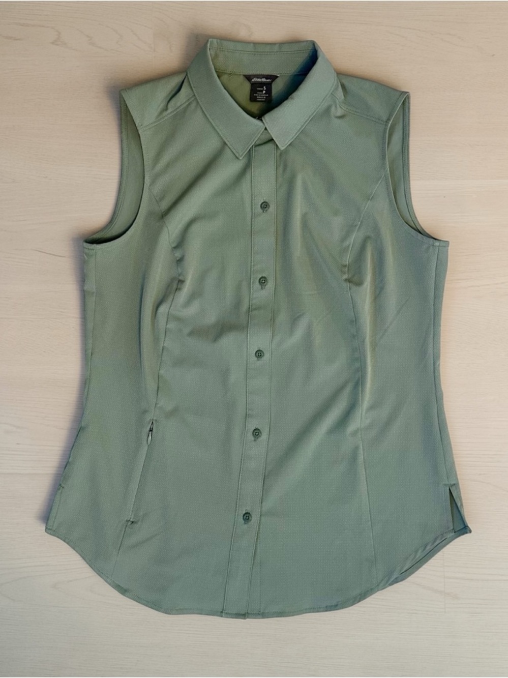 Eddie Bauer Woman’s Sleeveless Tech Shirt — Sage Button Down Size S